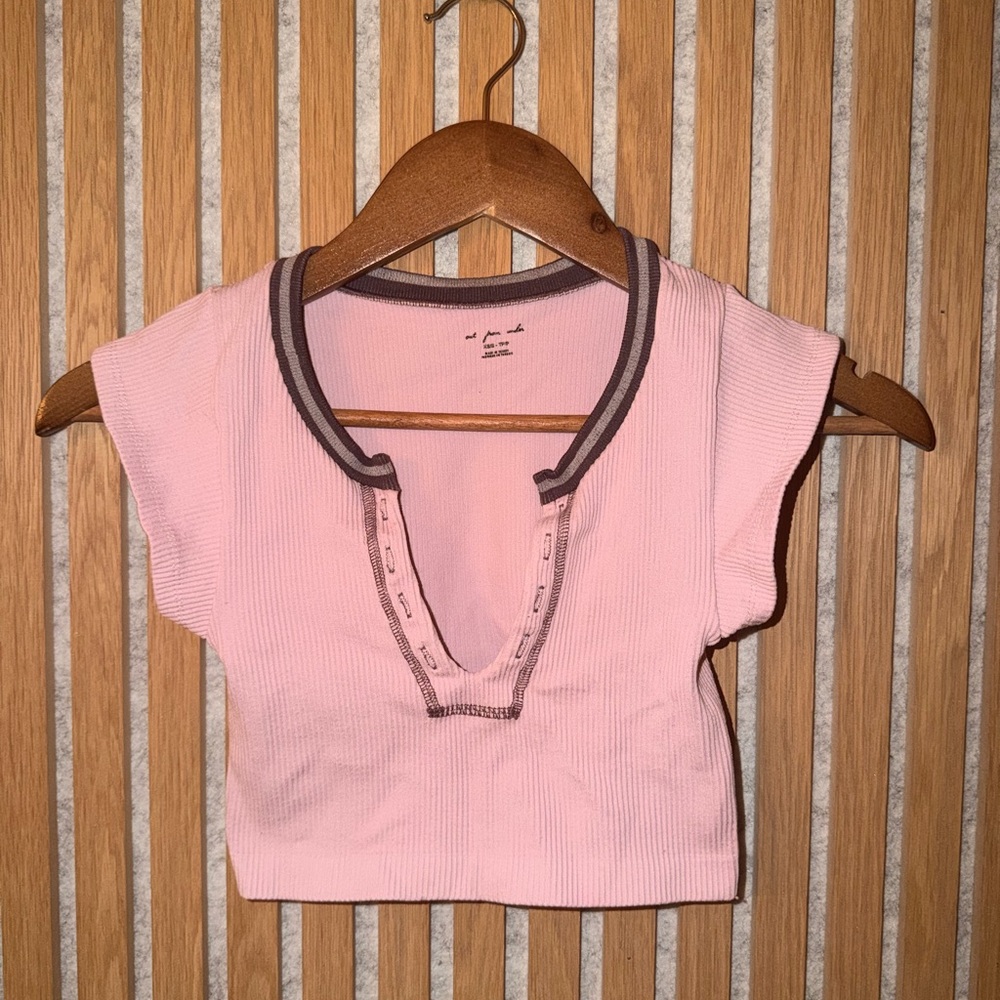 Pink Ribbed Crop Top with V-Neck